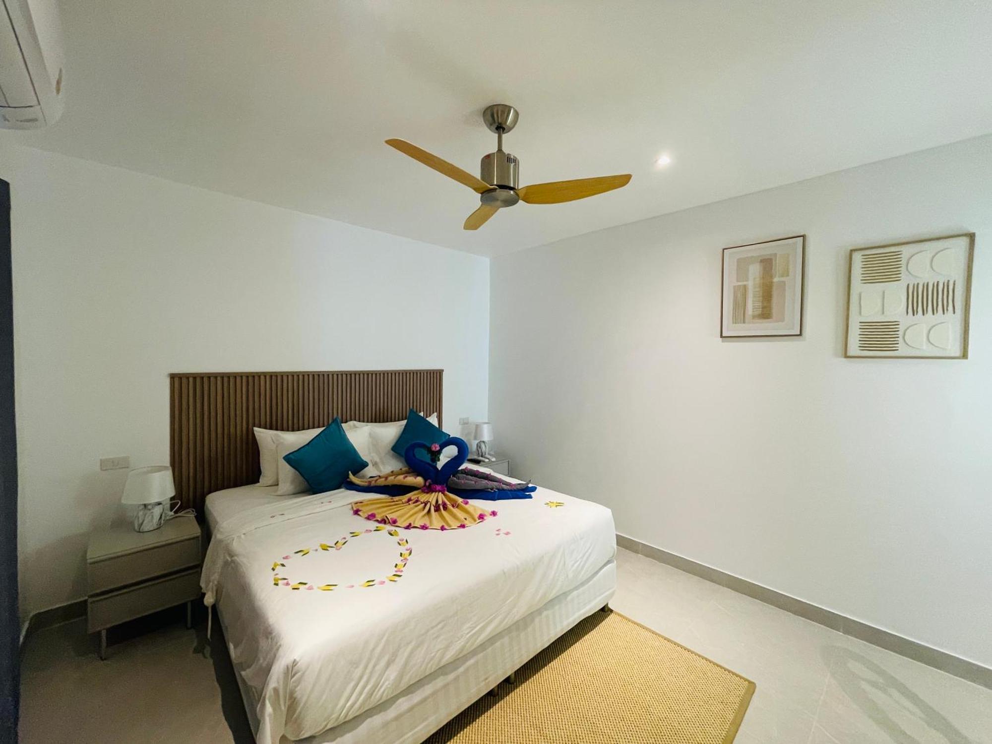Baan Saint-Tropez Seaview Villas Kata Beach 外观 照片