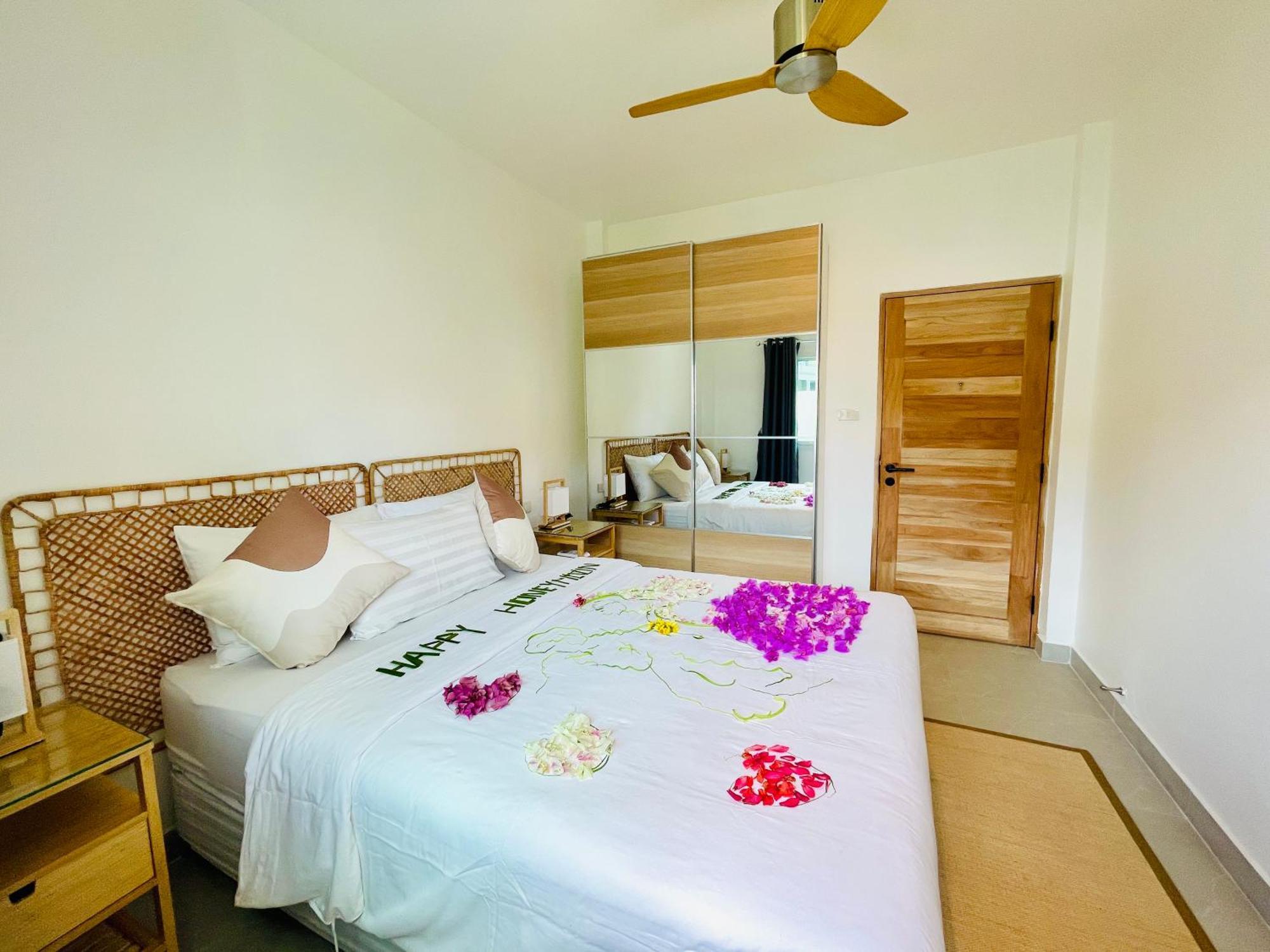 Baan Saint-Tropez Seaview Villas Kata Beach 外观 照片